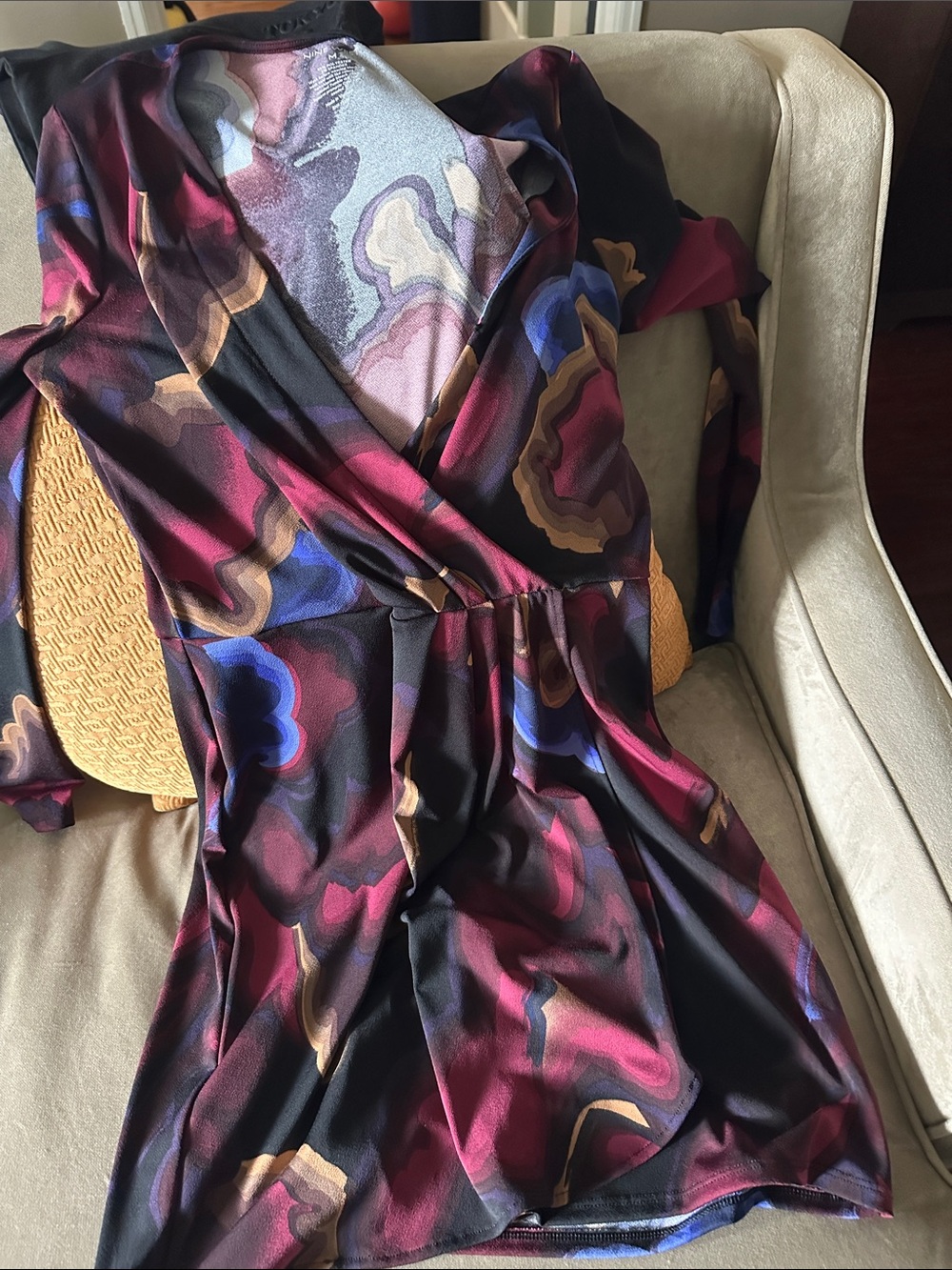Women's V-Neck Long Sleeve Abstract Print Dress - Black & Burgundy